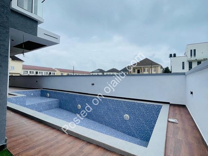 Luxury 5-Bedroom Oasis with Cinema & Pool in Lekki