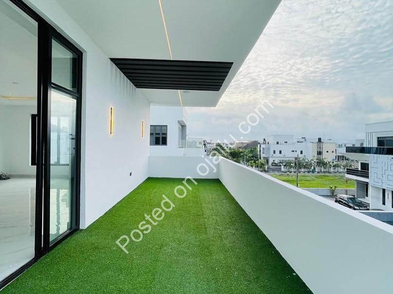 Luxury 5-Bedroom Oasis with Cinema & Pool in Lekki