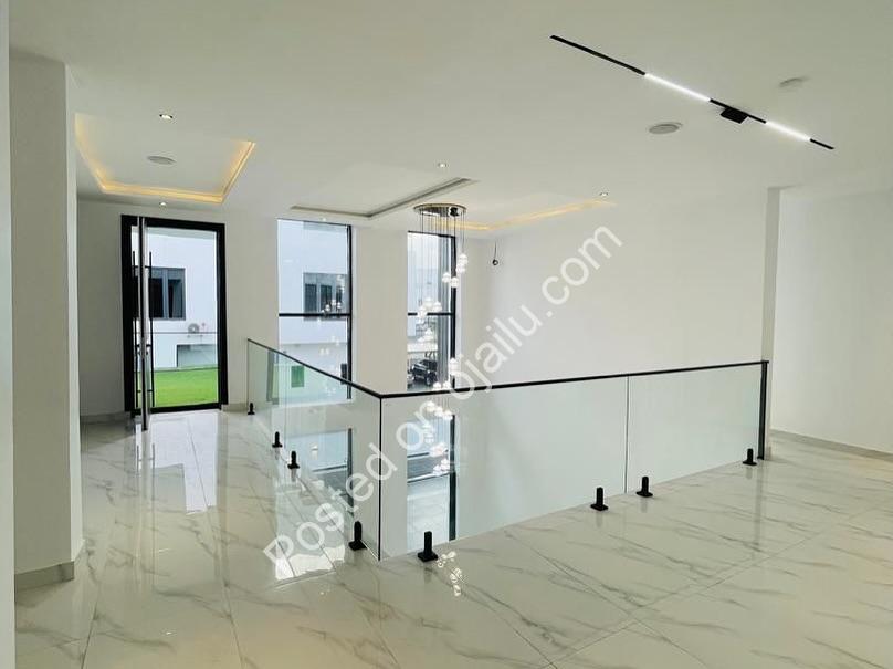 Luxury 5-Bedroom Oasis with Cinema & Pool in Lekki