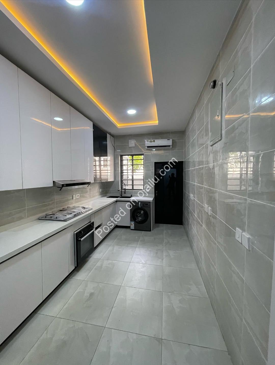 Lekki’s Ultimate 4-Bedroom Oasis with Pool & Gym