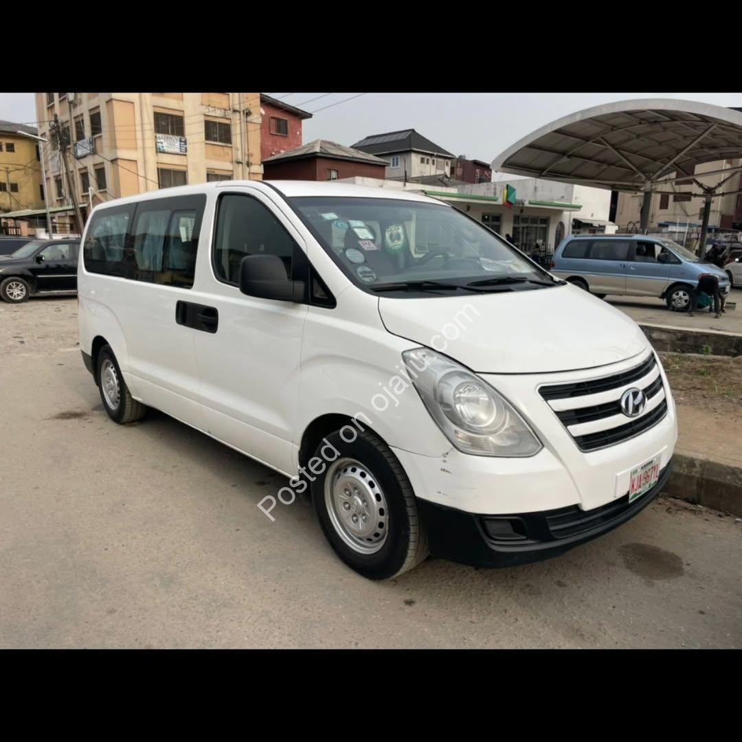 2018 Hyundai HL Bus: Super Clean, Manual, #25M