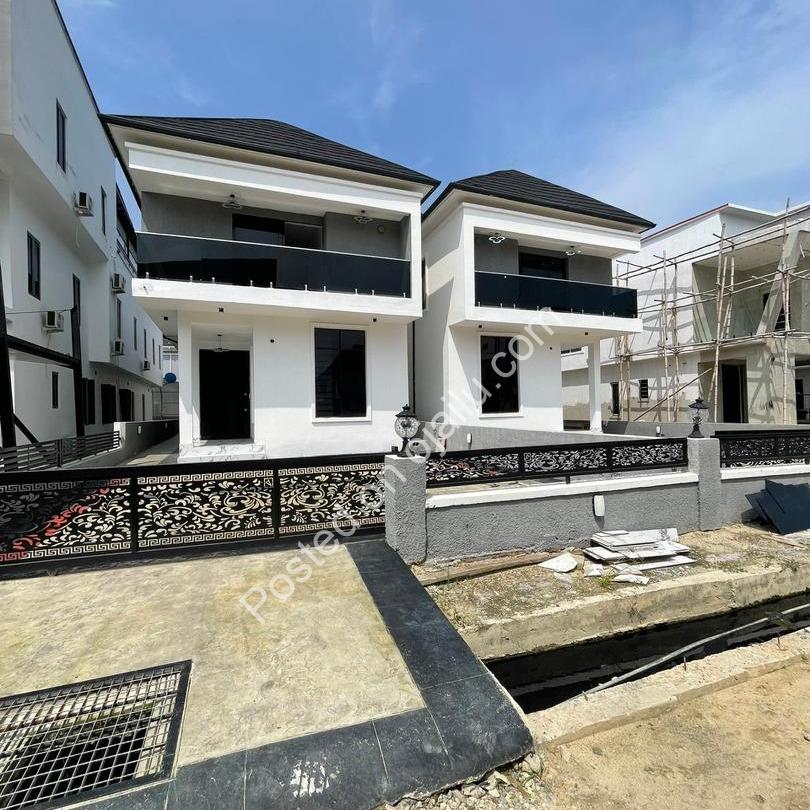 Exquisite 5-Bed Duplex with Pool in Prime Lekki