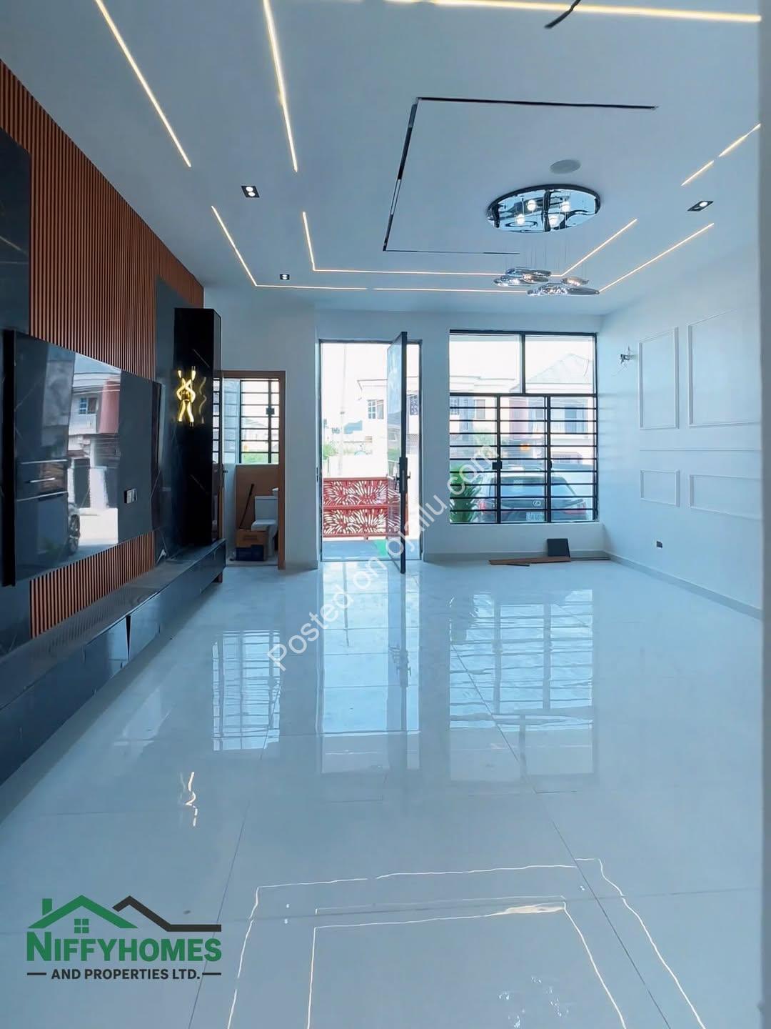 Exquisite 5-Bed Duplex with Pool in Ikota GRA