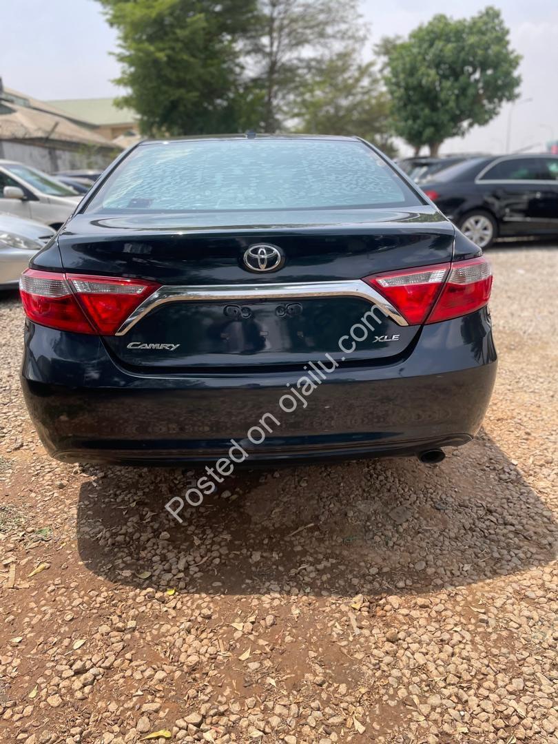 2015 Camry XLE: Silent Power, Perfect Condition
