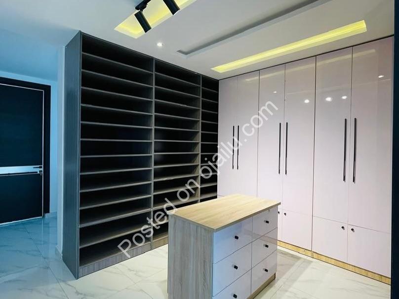 Luxury 5-Bedroom Oasis with Cinema & Pool in Lekki