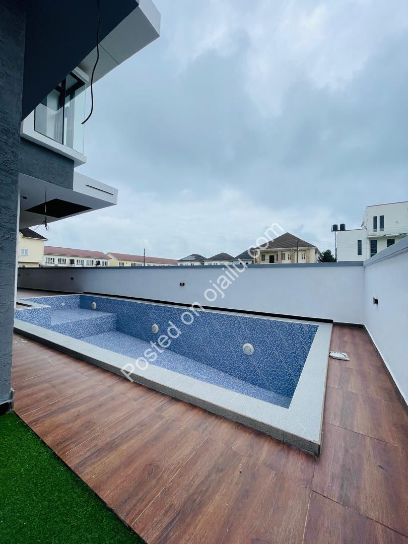 Lekki’s Ultimate 5-Bed Estate Home with Pool