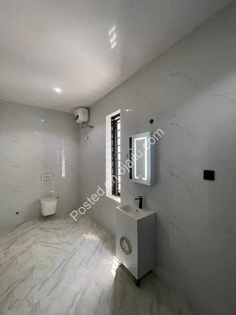 Stunning 5-Bed Dulex with Pool in Lekki