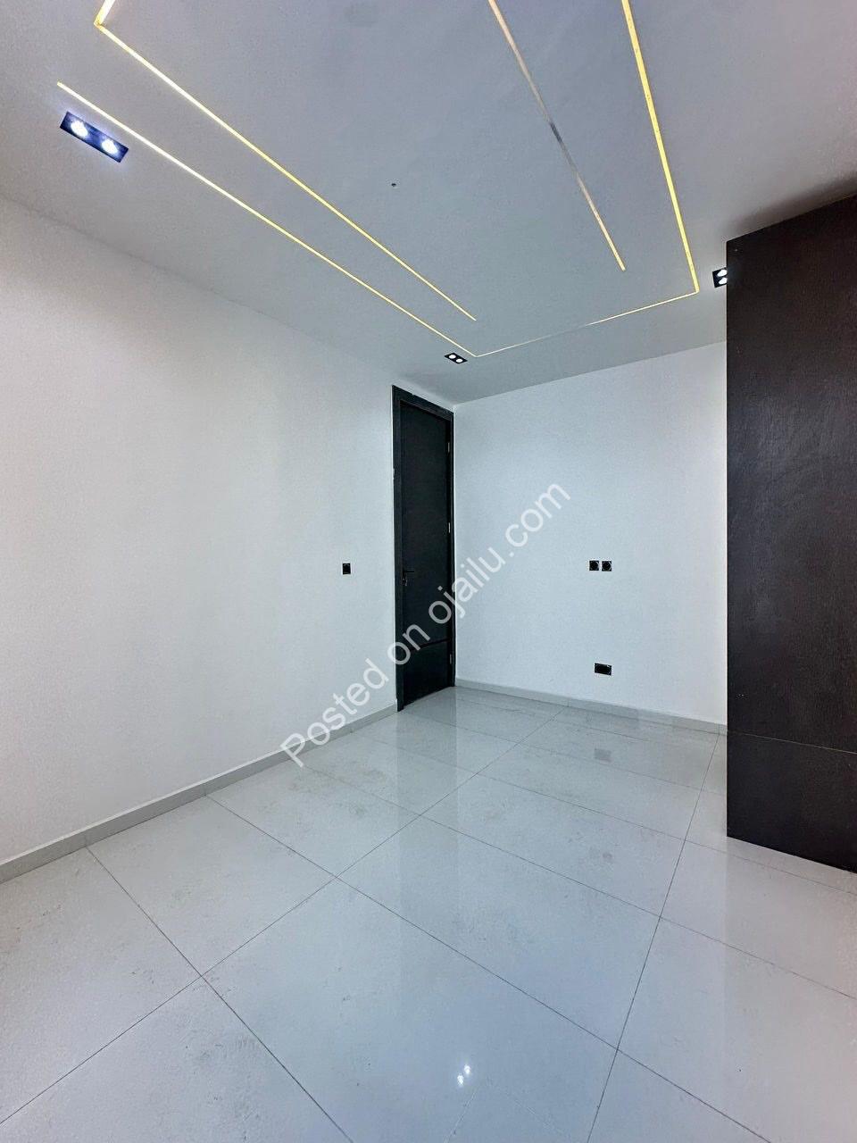 Spacious 5-Bed Duplex with BQ in Prime Lekki