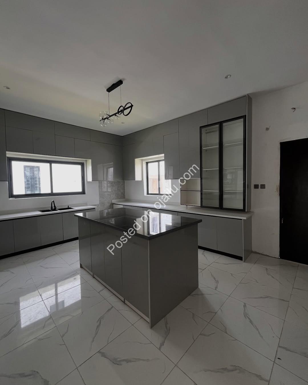 5-Bed Lekki Palace: Ensuite Luxury & Sound System