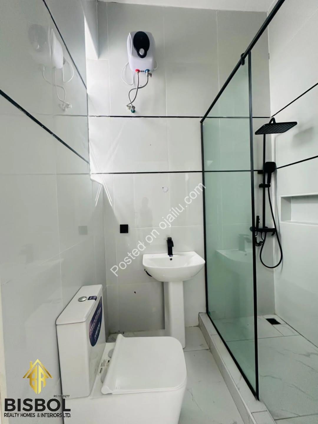 Live Your Dream in a VGC 5-Bedroom Duplex Oasis