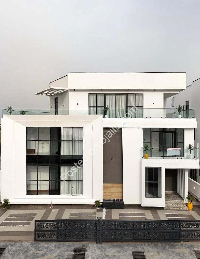 Elegant 5-Bedroom Haven in Prime Lekki