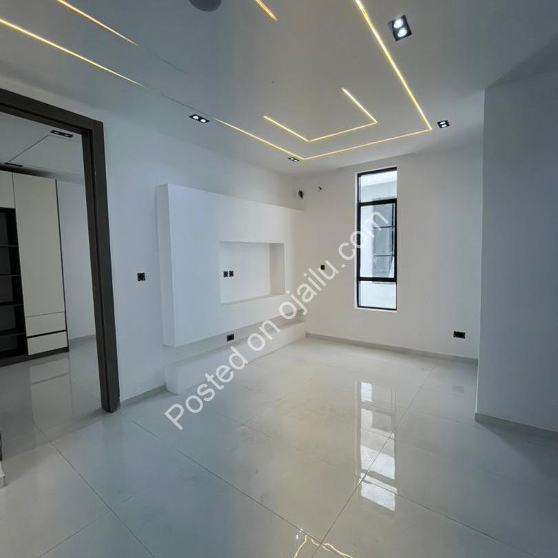 Chevron Lekki’s Finest: 5-Bedroom Dream Duplex