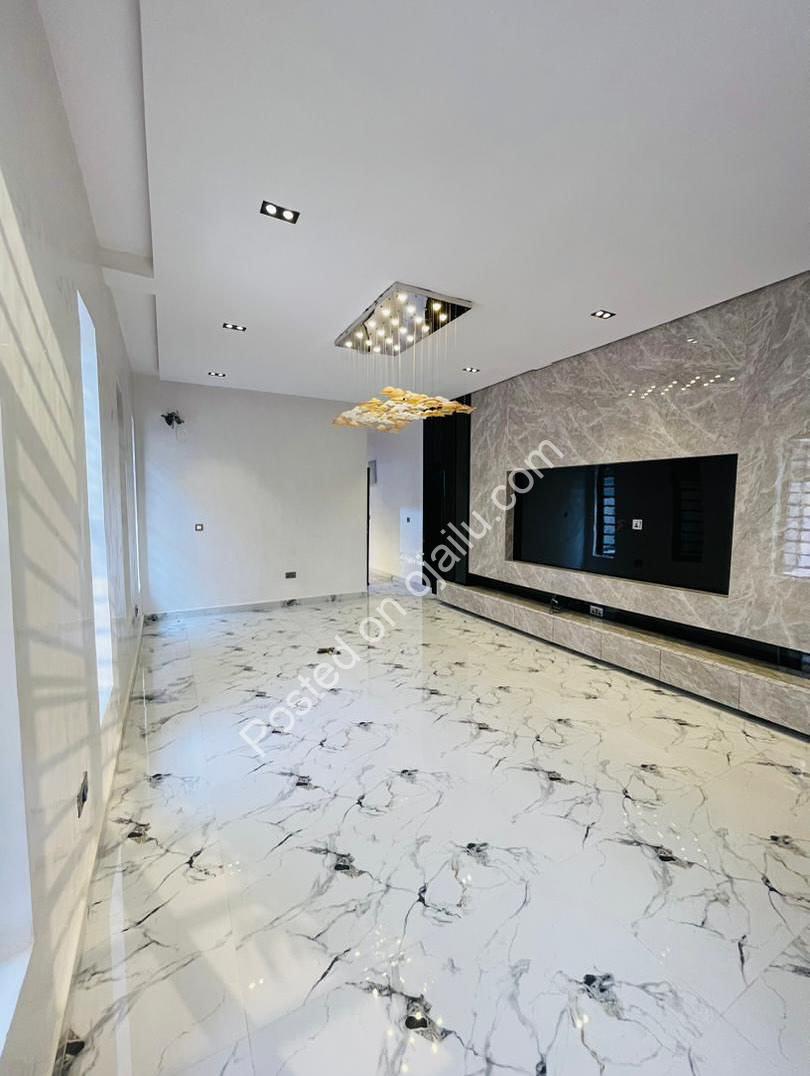 Exquisite 5-Bedroom Duplex with BQ in Prime Ikeja