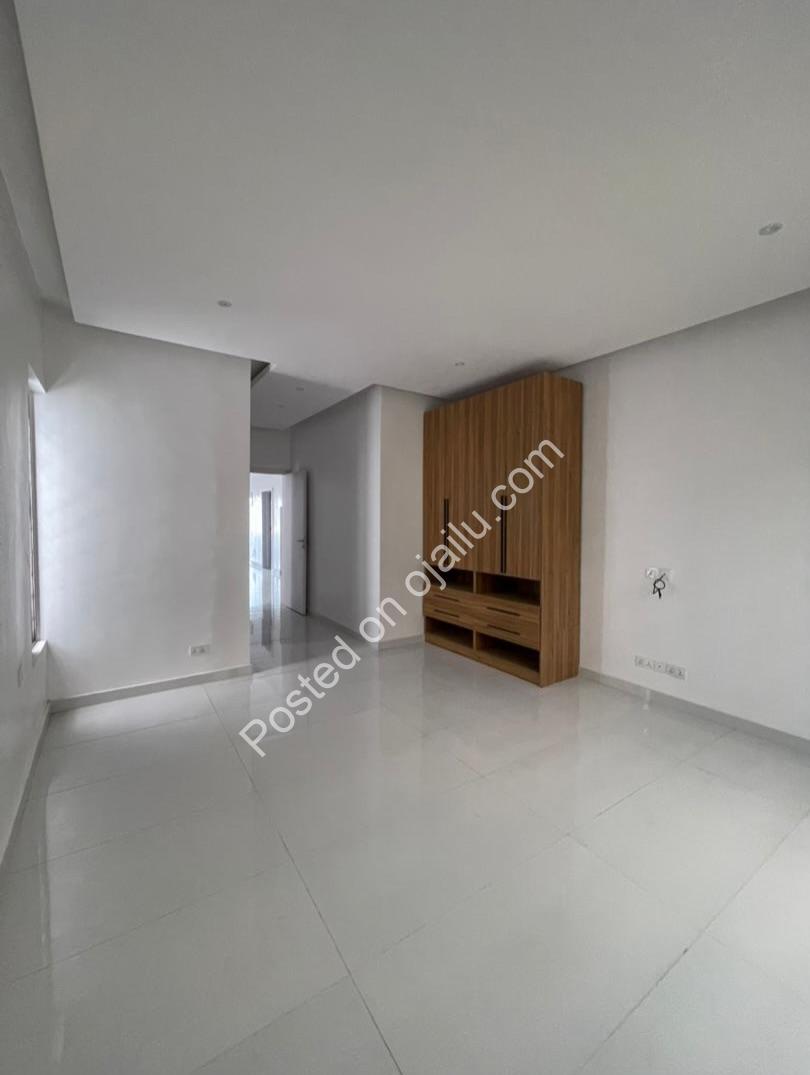 Grand 5-Bedroom Duplex with Pool & Cinema in Lekki