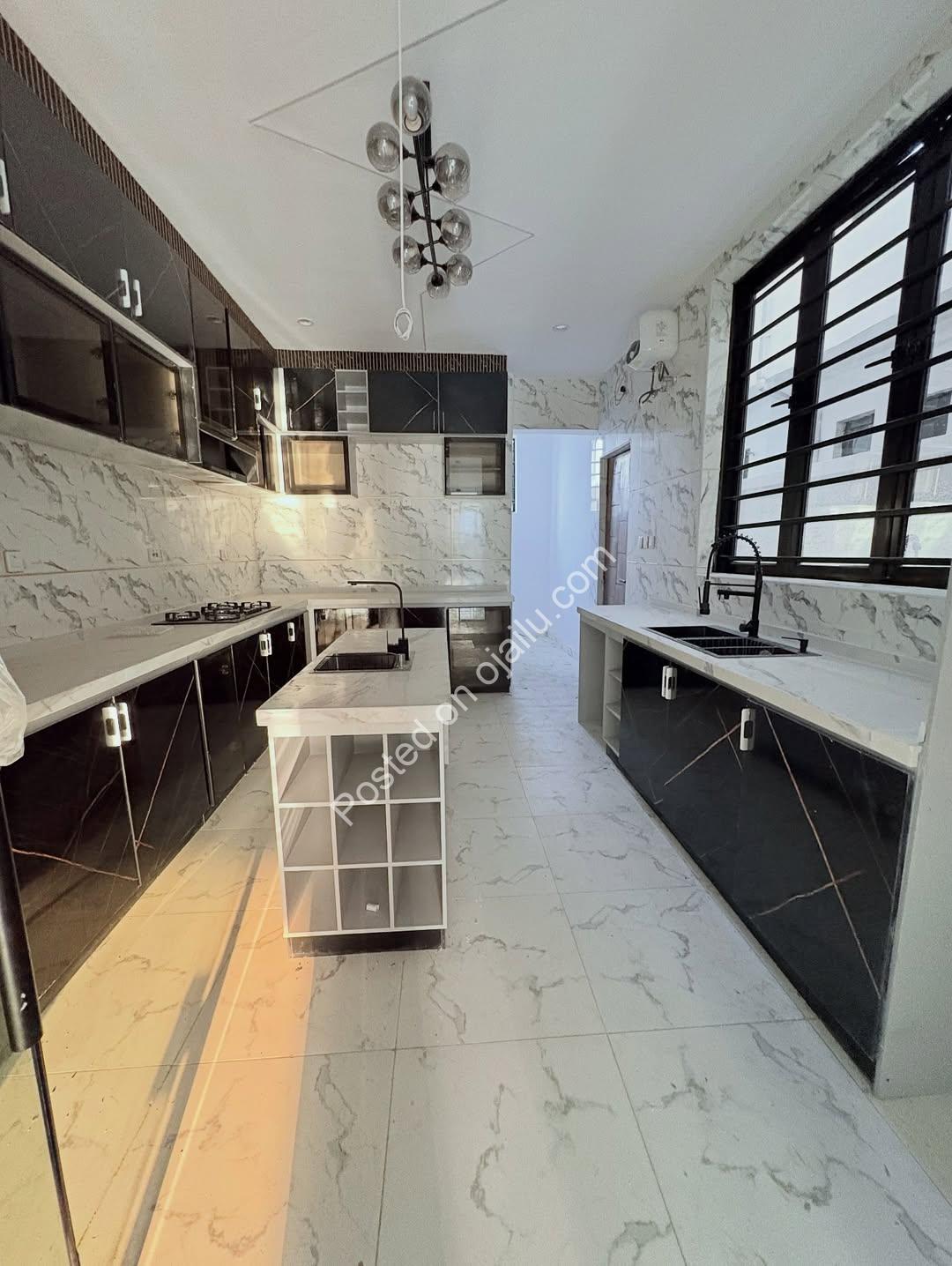 Sleek 5-Bed Duplex with Pool & Gym in Ikota