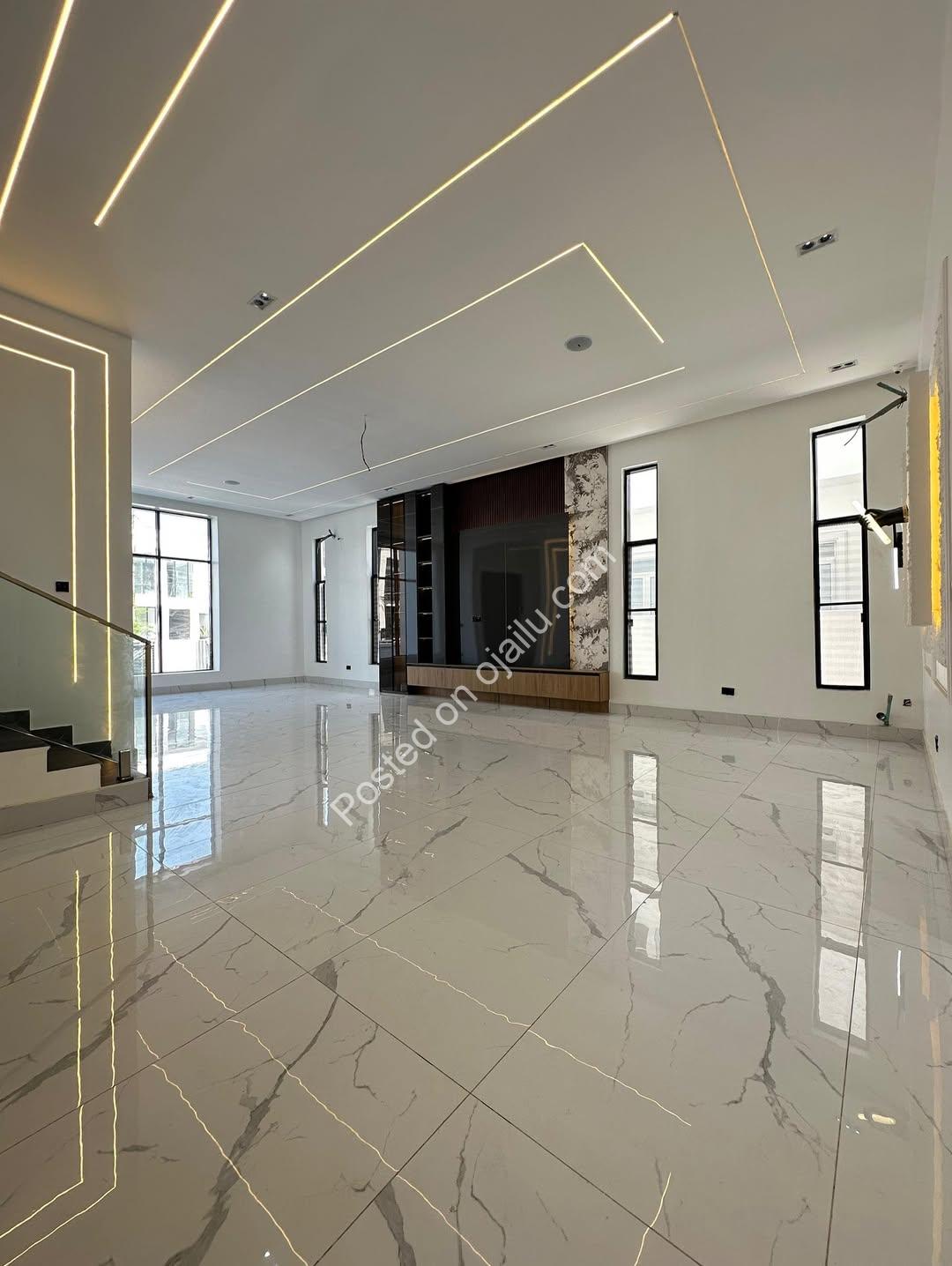 Stunning 5-Bedroom Duplex in Lekki County