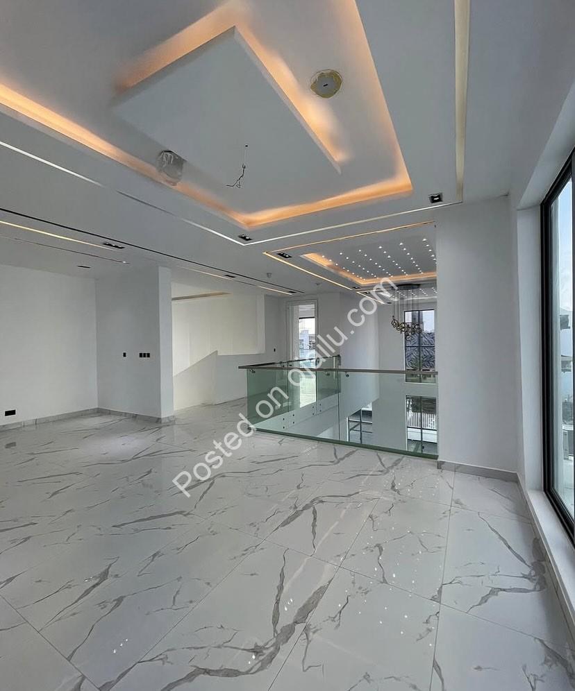 Opulent 5-Bedroom Haven in Prestigious Osapa Lekki