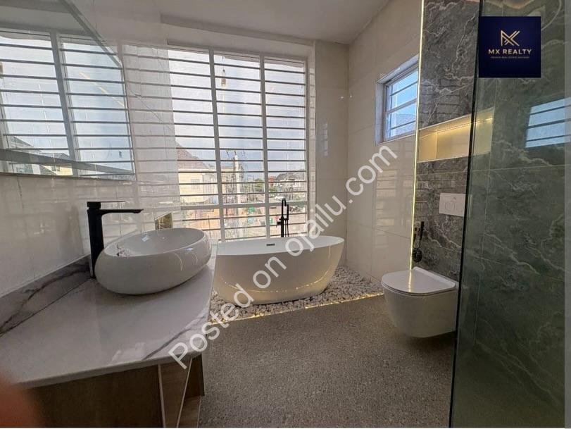 Your Dream Lagos Oasis: 5-Bedroom Haven with Cinema & Pool