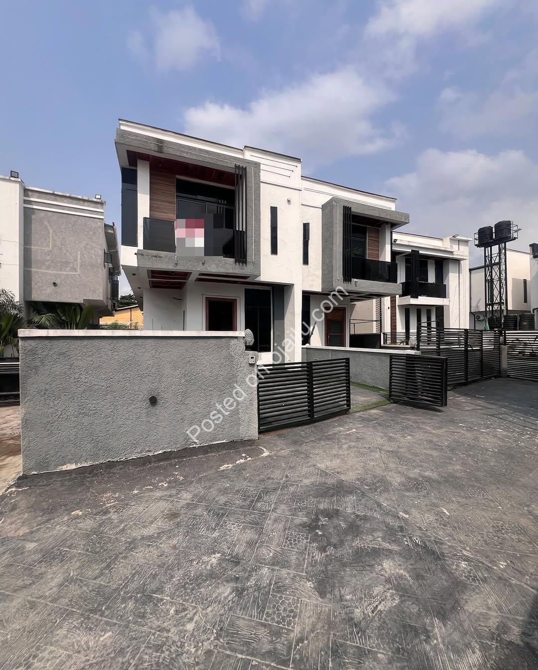 Chevron Oasis: 4-Bed Duplex with Pool & BQ