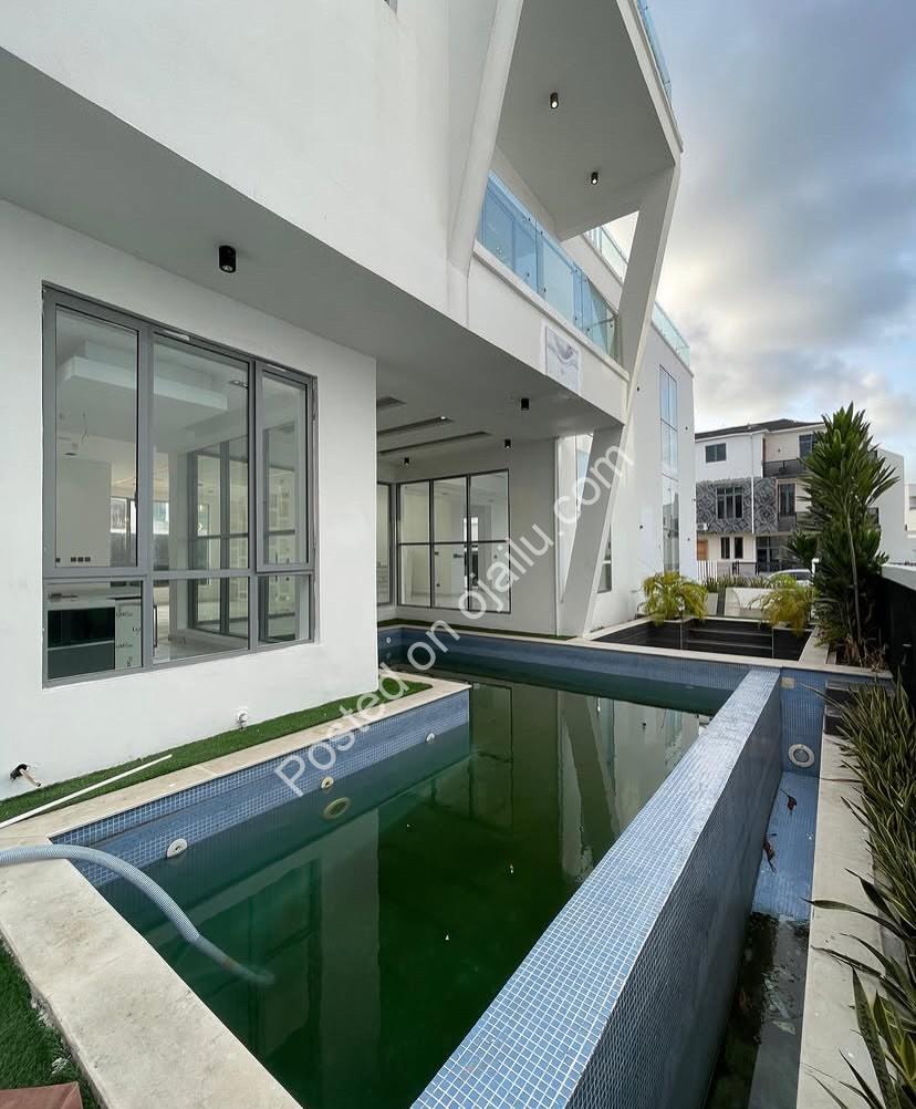 Opulent 5-Bedroom Haven in Prestigious Osapa Lekki