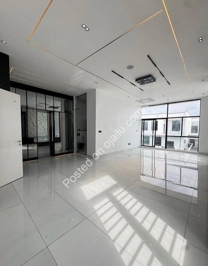 Lekki’s Ultimate 5-Bedroom Smart Home Estate