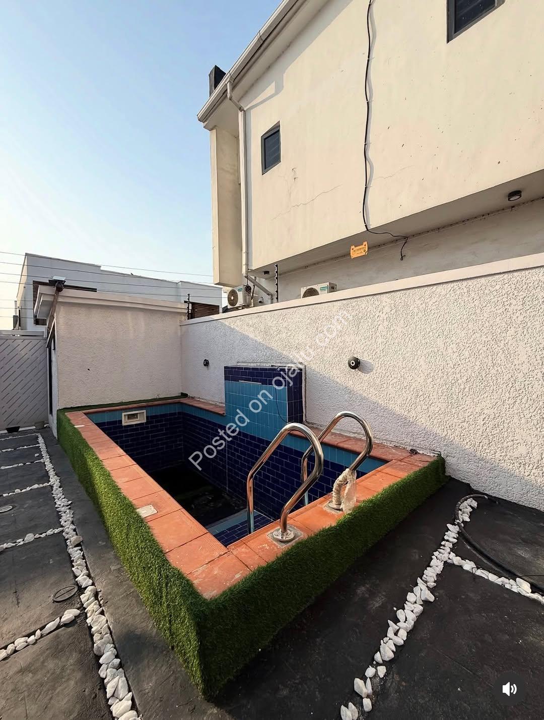 Sleek 5-Bedroom Duplex with Rooftop Cinema & Pool