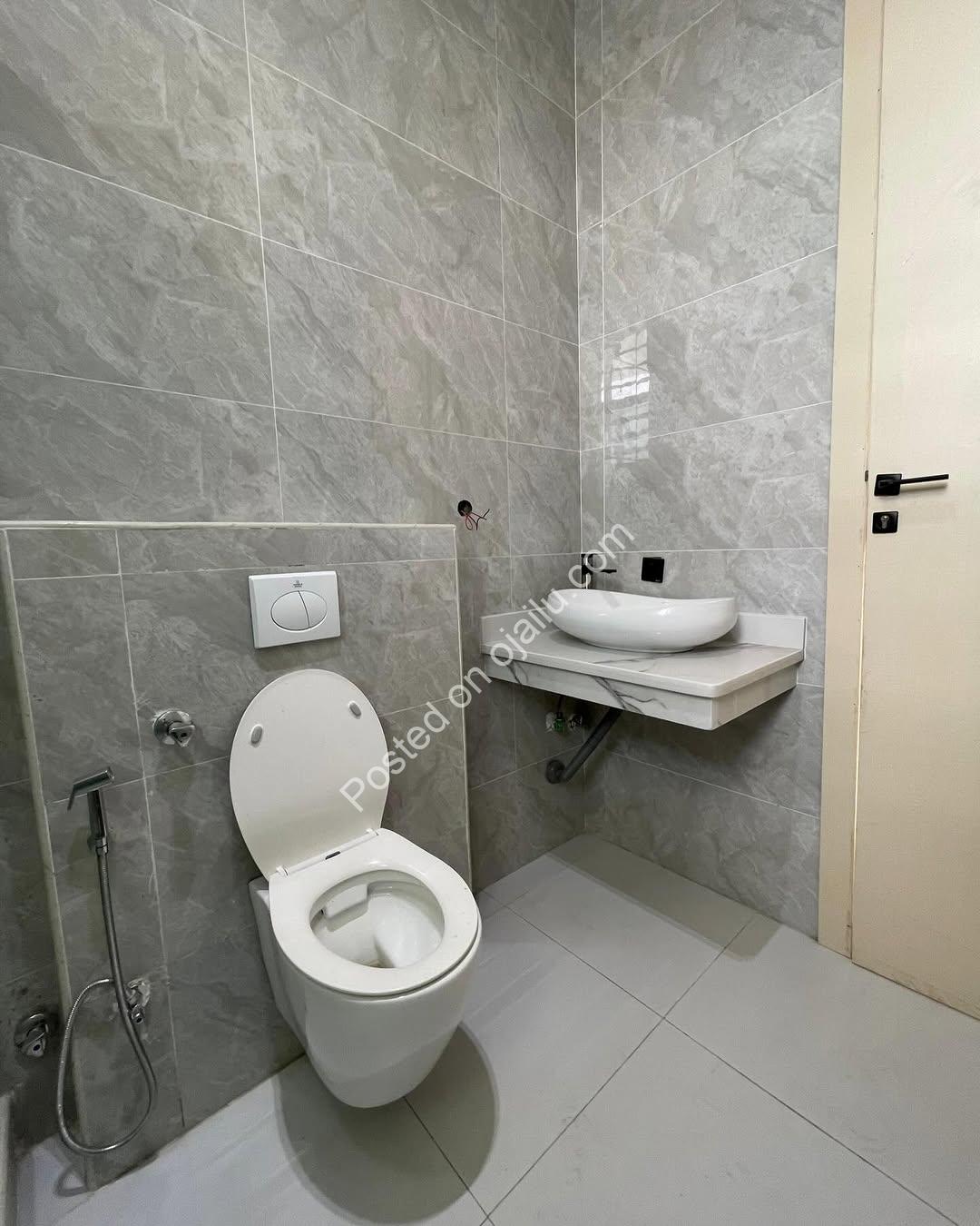 Exquisite 5-Bedroom Smart Home with Pool & Cinema in Chevron