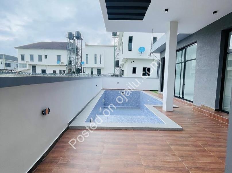 Luxury 5-Bedroom Oasis with Cinema & Pool in Lekki
