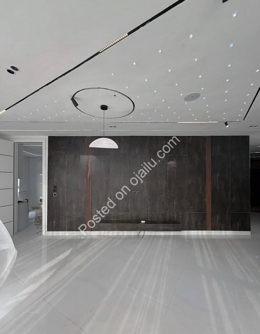 Elegant 5-Bedroom Haven in Prime Lekki