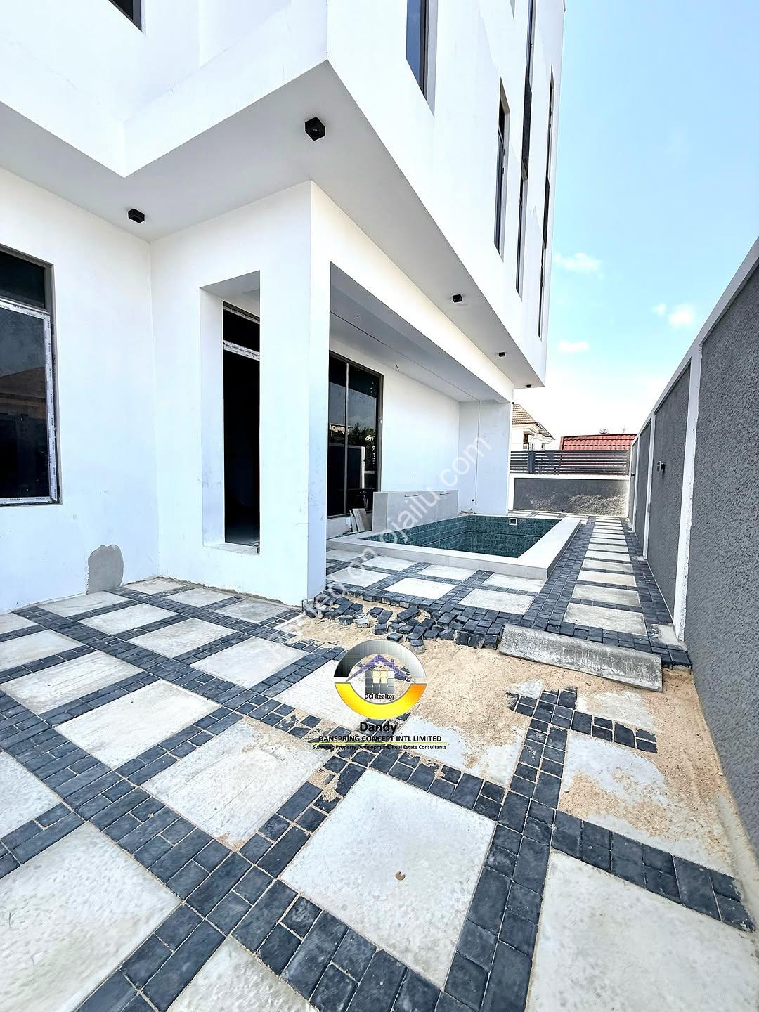 Majestic 6-Bedroom Oasis with Infinity Pool in Lekki