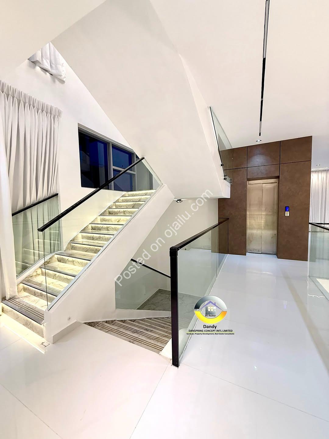 Dream Home in Lekki: Smart 5-Bed Duplex with Pool & Rooftop