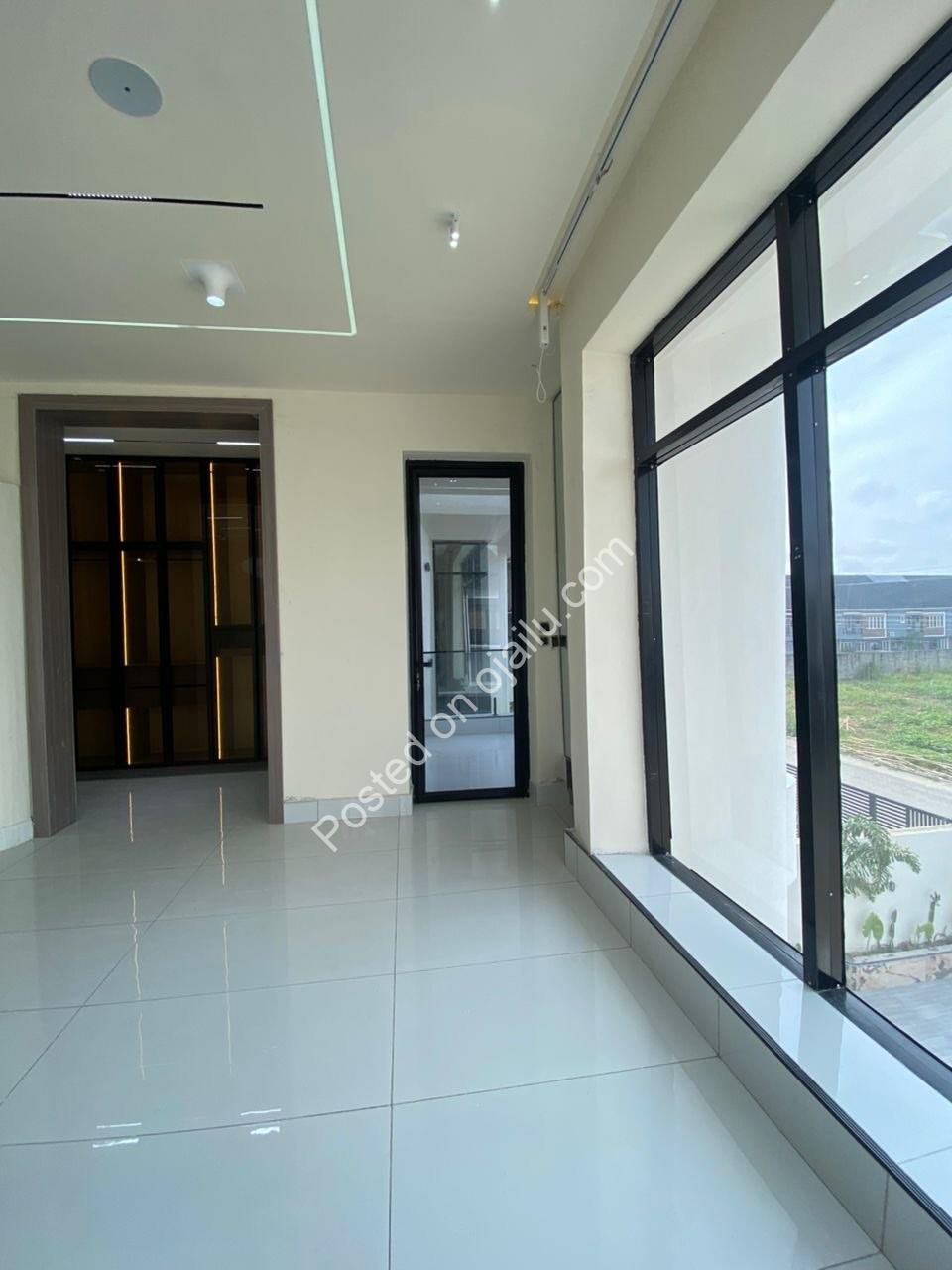 Lekki’s Ultimate 5-Bedroom Duplex with Pool & BQ