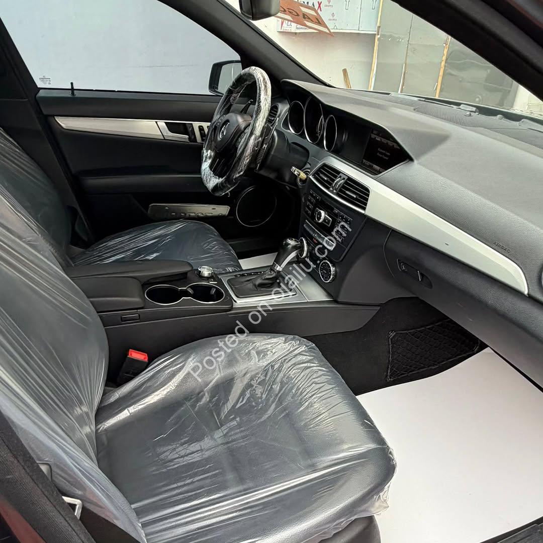 Immaculate 2005 Lexus ES330: Luxury & Value