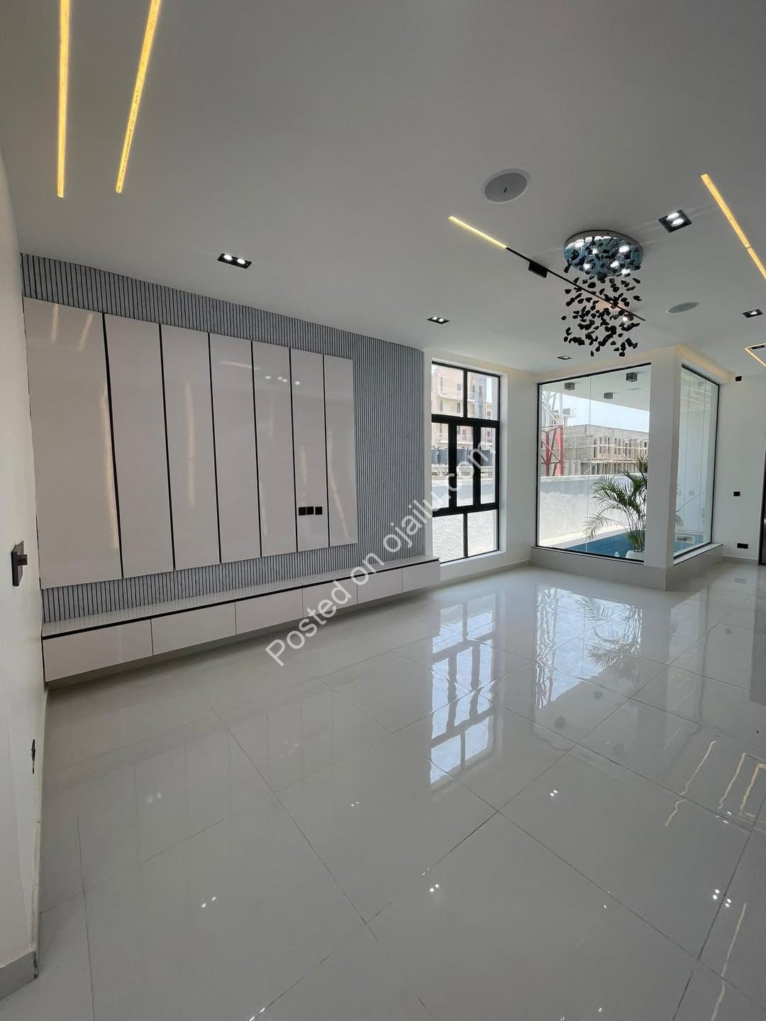 Stunning 5-Bed Duplex with Resort-Style Pool in Lekki