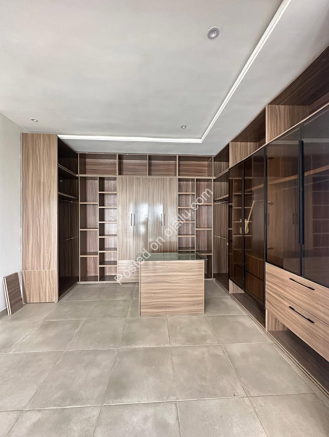 Elegant 5-Bedroom Duplex with Rooftop Terrace in Ikate