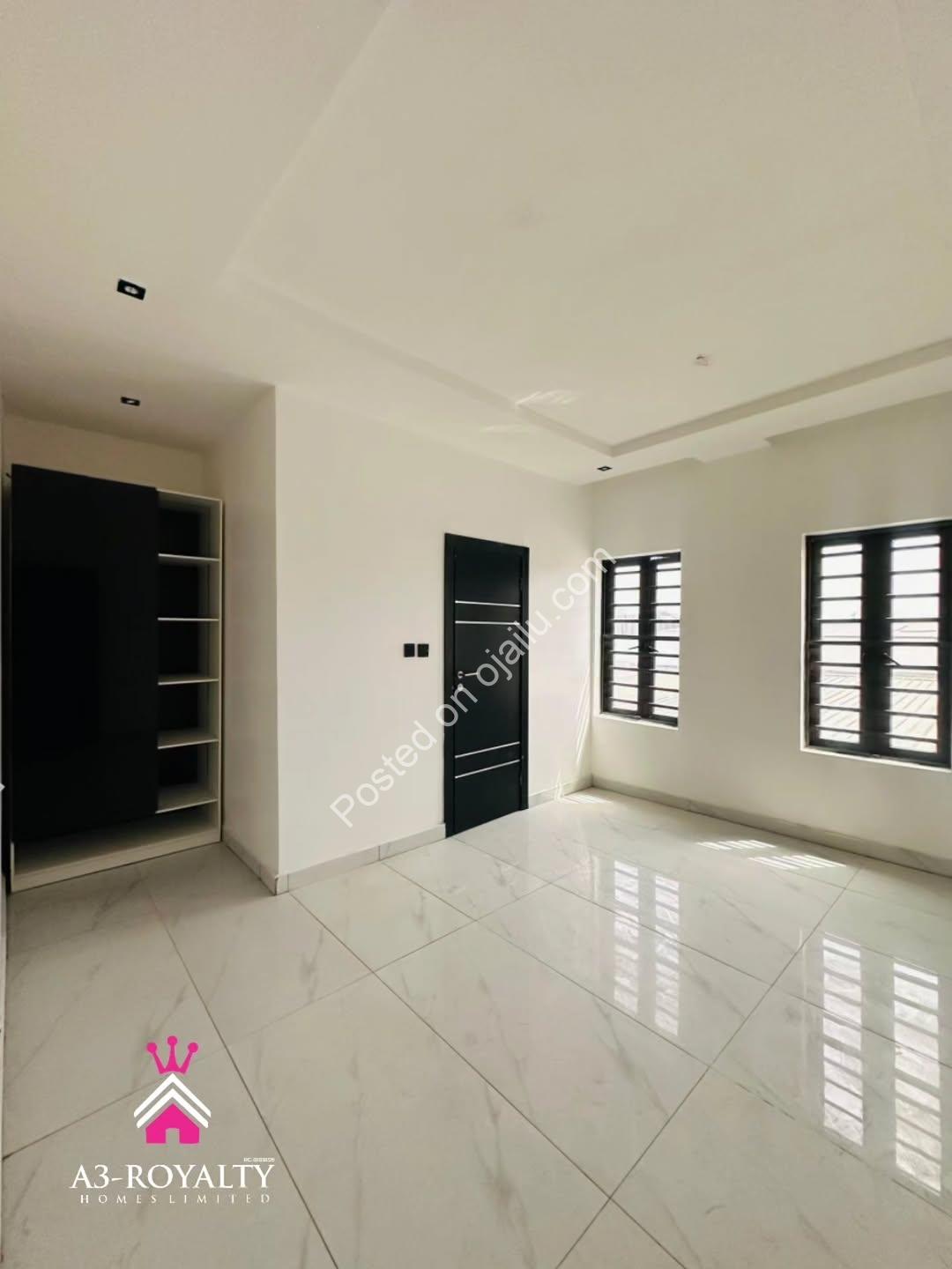 Move-In Ready 5-Bed Duplex in Gated Lekki Estate