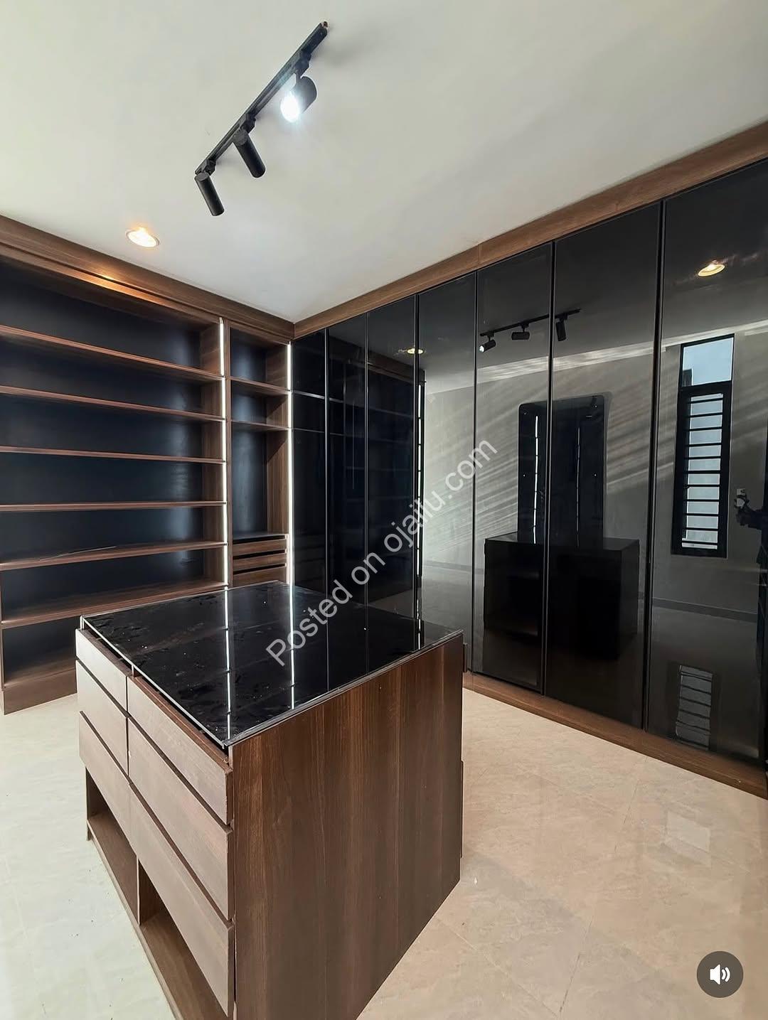 Stunning 5-Bed Duplex with Pool & Rooftop in Lekki
