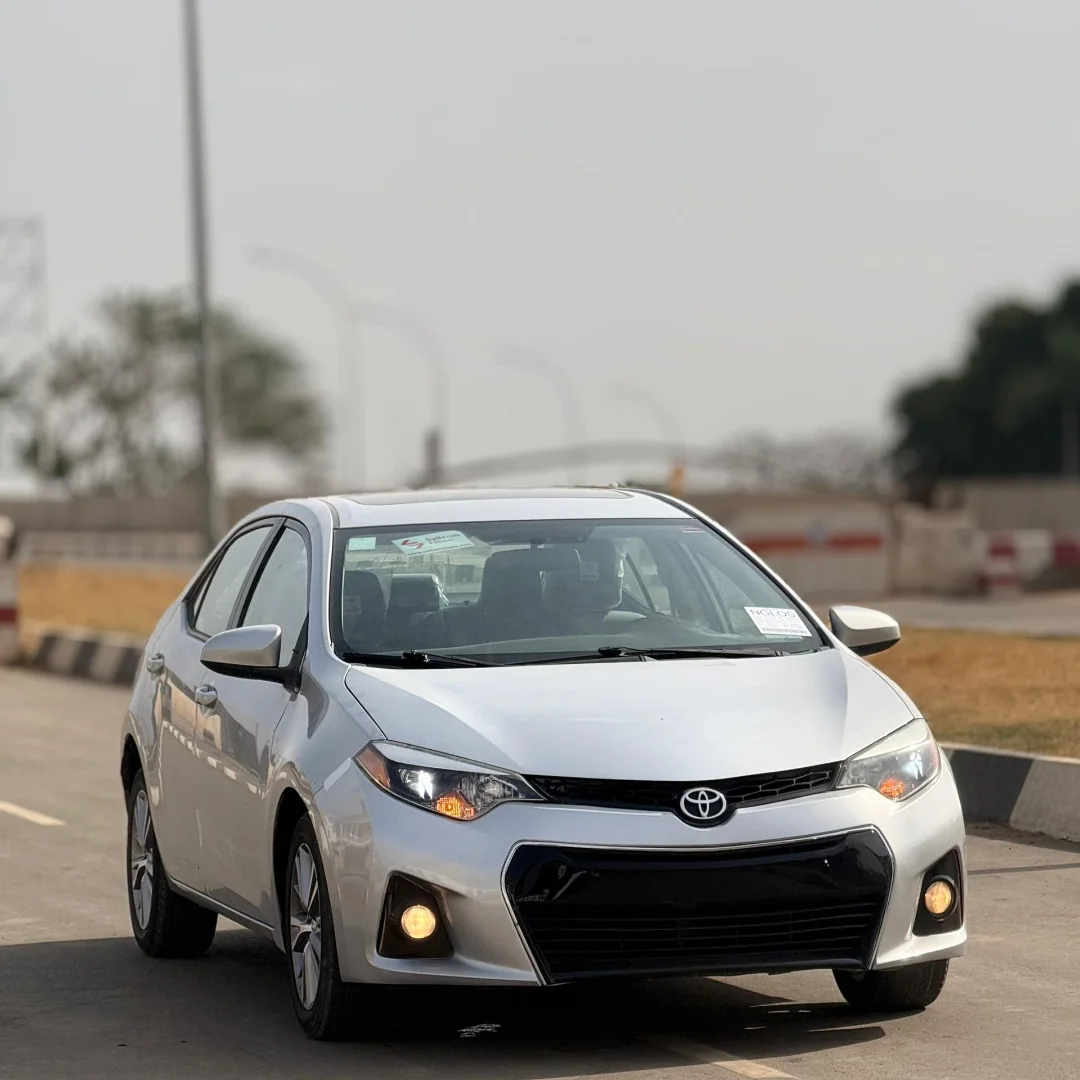 2008 Mercedes C300: Perfect Condition, Ready Now