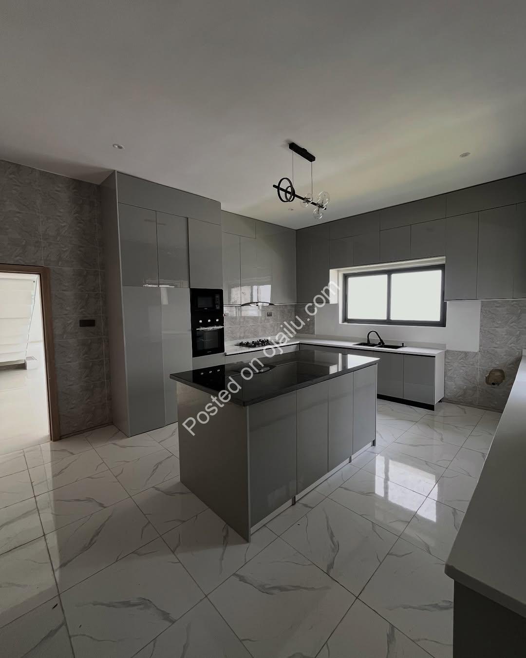 5-Bed Lekki Palace: Ensuite Luxury & Sound System