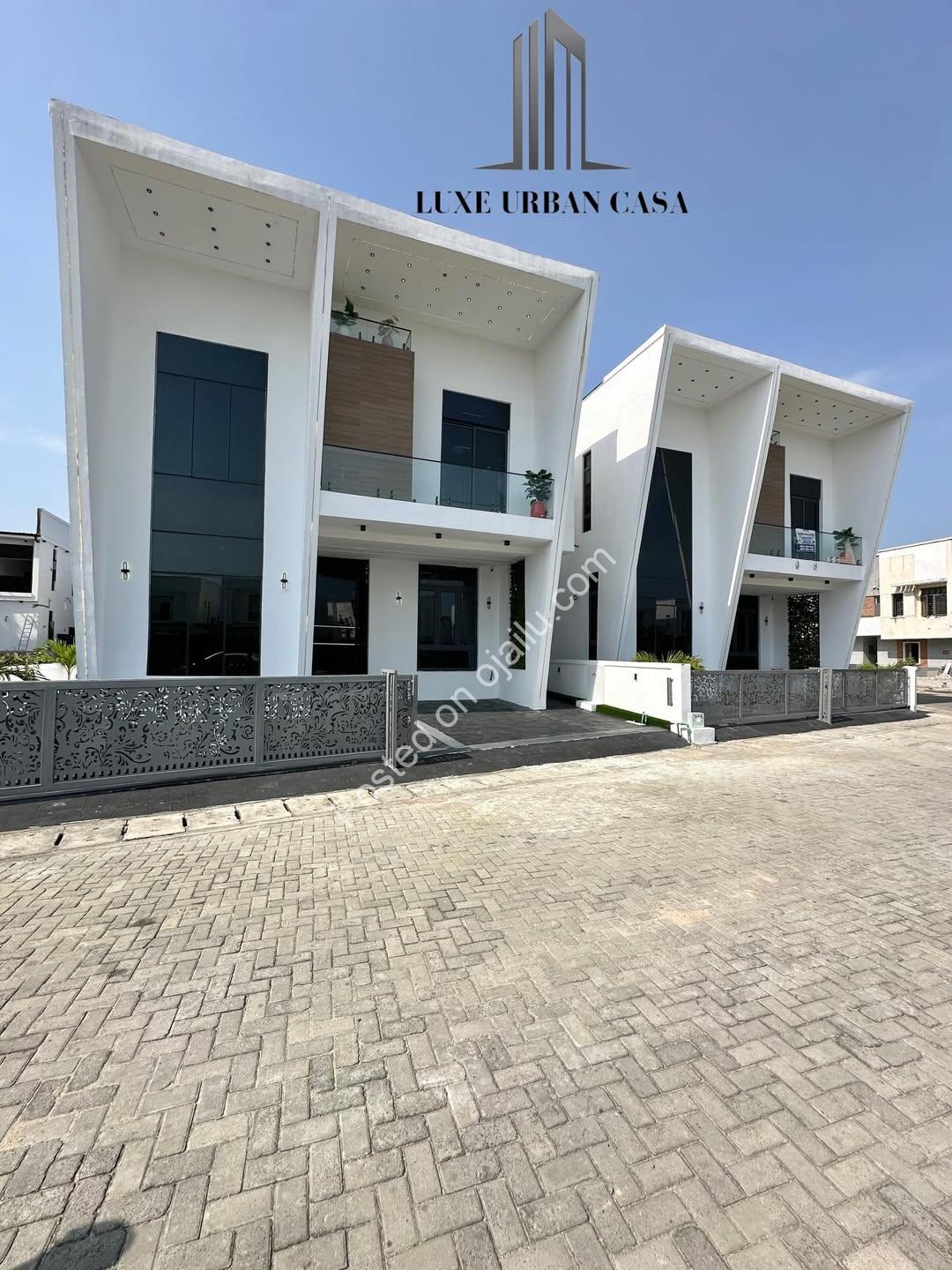 5-Bed Chevron Haven: Pool, Luxury & Security