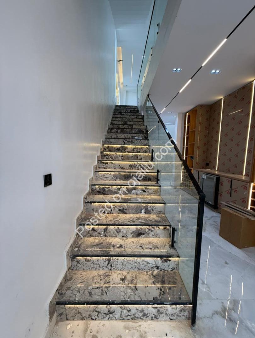 Lekki’s Ultimate 5-Bedroom Estate Oasis with Pool & Gym