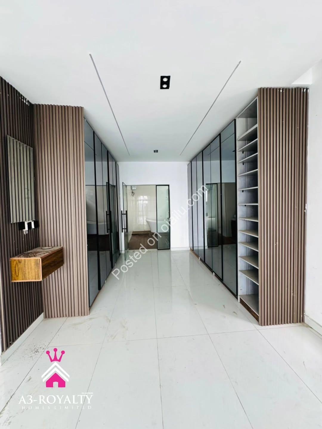 Luxury 5-Bed Duplex with Pool & Gym in Lekki