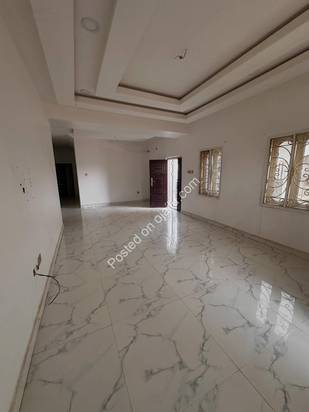 Top-Floor 3BR Haven in Serene Jahi