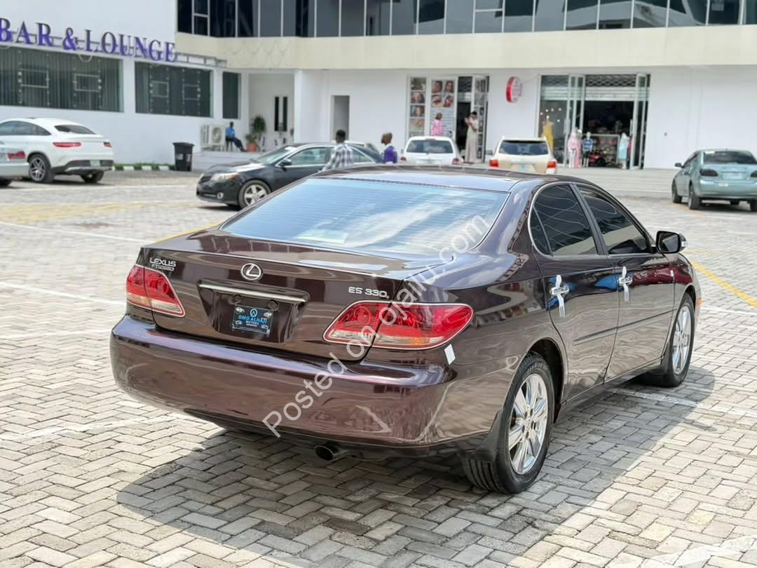 2009 Lexus ES350: Panoramic Luxury, Pristine & Loaded