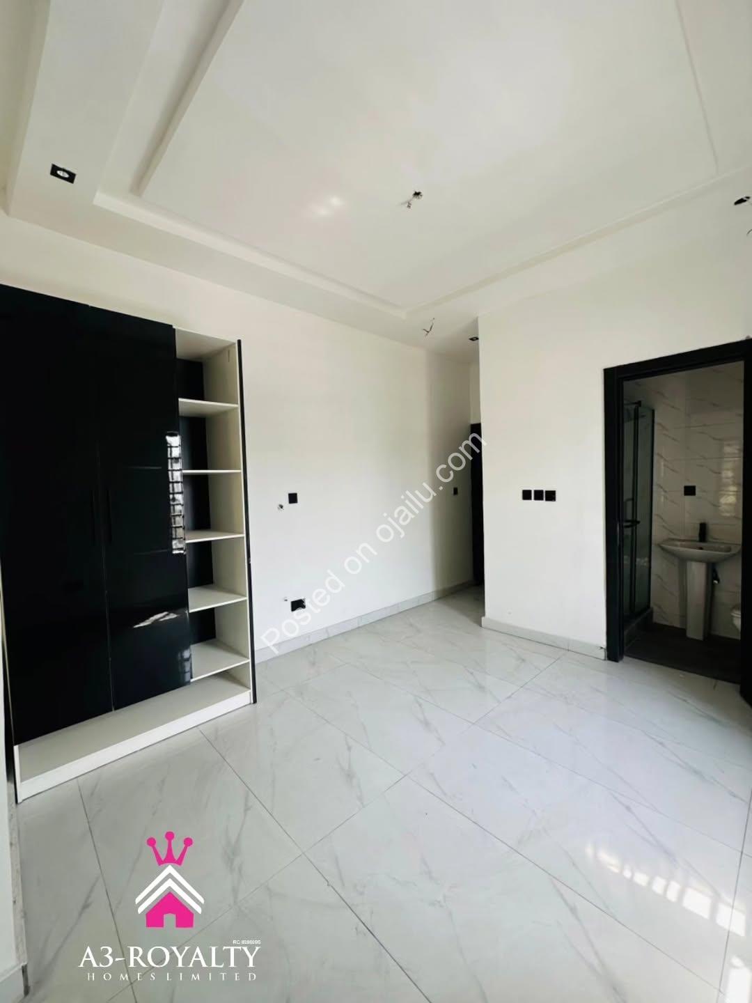 Move-In Ready 5-Bed Duplex in Gated Lekki Estate