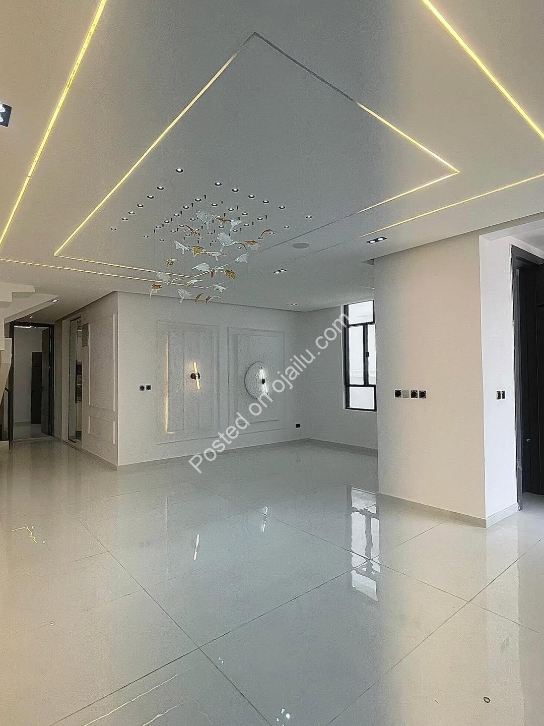 Chevron’s Crown Jewel: 5-Bed Duplex in Secure Estate