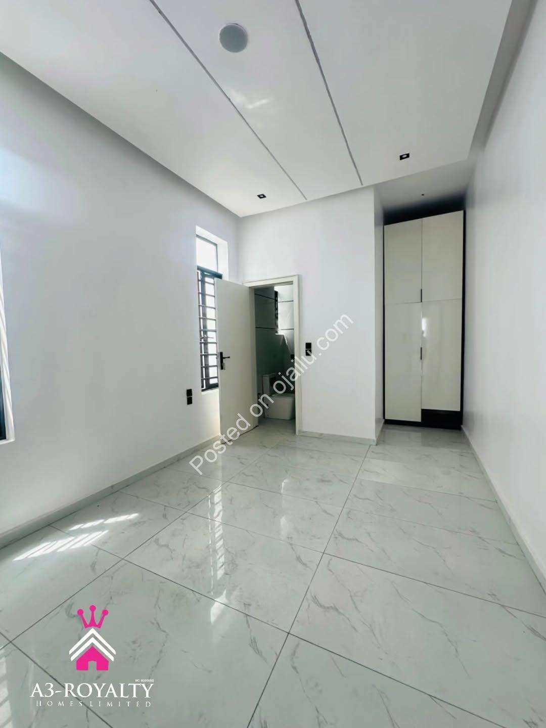 Live Your Dream in a 5-Bed VGC Duplex with Pool