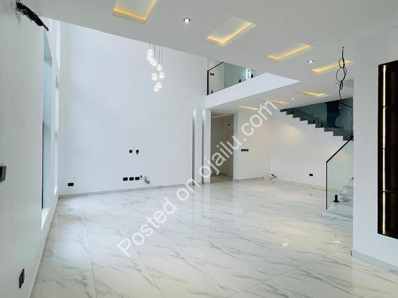 Luxury 5-Bedroom Oasis with Cinema & Pool in Lekki