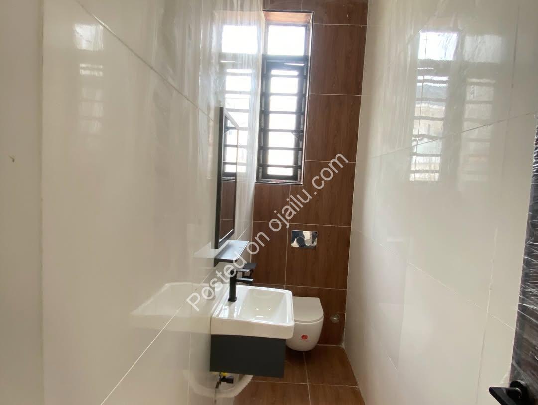 Serene 5-Bed Duplex with Pool & BQ in Lagos