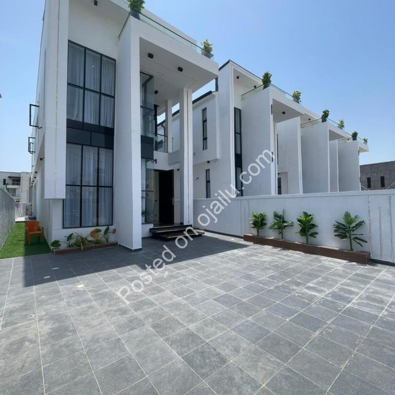 Exquisite 5-Bedroom Duplex with Pool in Lekki